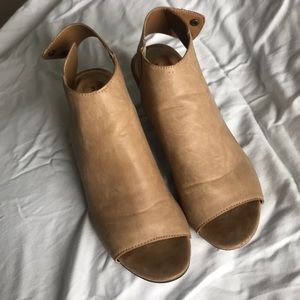 Madden girl Warner heels